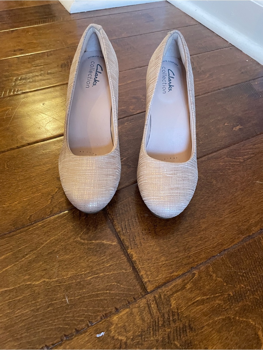 Clarks Collection Women's Light Cream/Gold Heels